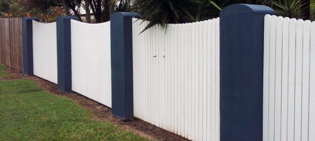 Scalloped Colonial Timber Fence