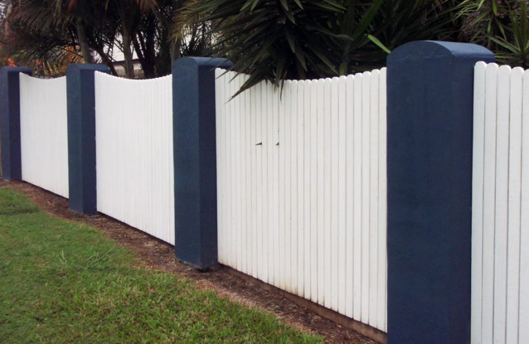 Scalloped Colonial Timber Fence