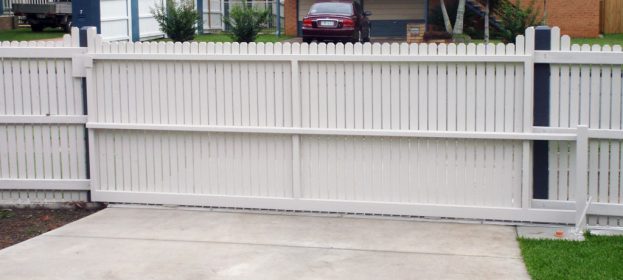 Colonial Timber Gate